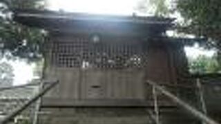 拝殿は特徴が無いが、眺望は良い