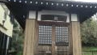 住民たちによって再建された小さなお堂