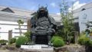 カラフルな天然石を展示販売してます。