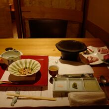 お肉メインコースの夕食の様子。肉の量・質に大満足！