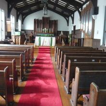 大宮聖愛教会の礼拝堂です。天井が高い落ち着いてた感じです。