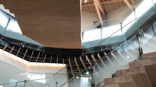 デザインがとても斬新で、見る価値のあるところでした近くに有名なお寺もありますがついでにセットで廻られるといいと思います