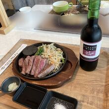 白老牛ステーキと富良野ワインでランチ！