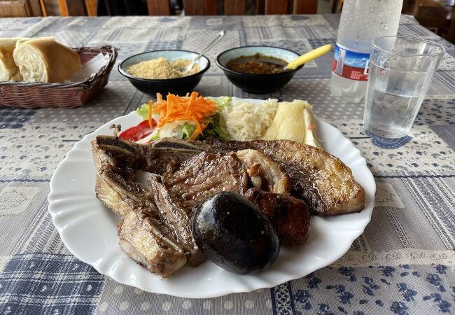 ブラジル通りにあるパリージャの食堂