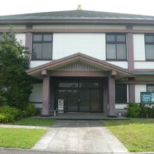 善光寺と思われる建物です。表示がないので確定はできませんが。