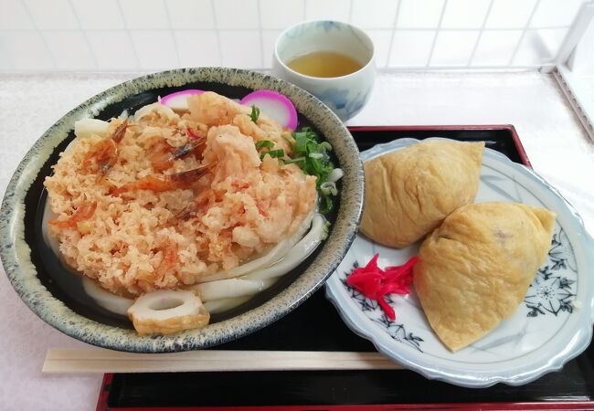 食堂のようなうどん屋