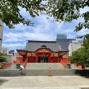 都会の中にある神社！