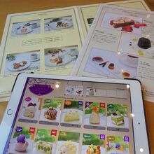 オーダーはタブレット、または品書きで