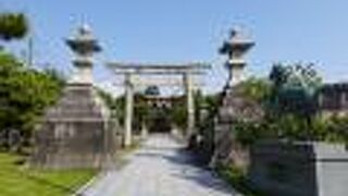 高岡御車山祭で知られる歴史ある神社