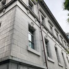 石造の重厚な建物