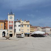 ロヴィニ旧市街のメイン広場