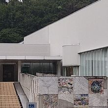 稲城氏市中央図書館