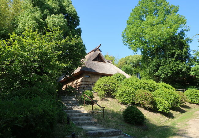 日本全国からの茅葺き屋根の古民家集落 ♪