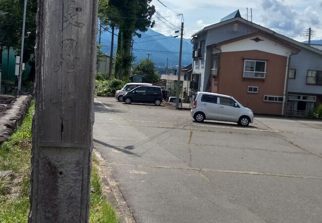 冬は白い雪と朱塗り建物の景観が素敵だろうと思いました