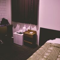 部屋は寝るには十分な広さ。