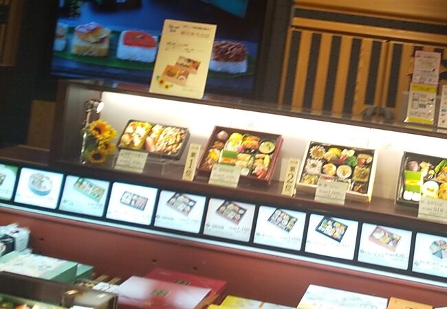 笹寿司も大変人気です。