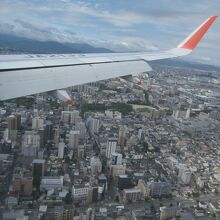 着陸寸前の福岡市内の上空です