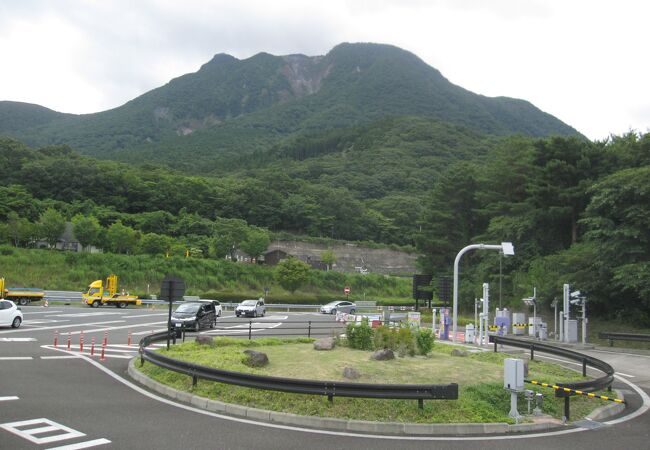 トイレと清涼飲料水の自販機のみですが、由布岳の景色はとてもきれいでした