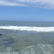 レストランから見える海岸線風景