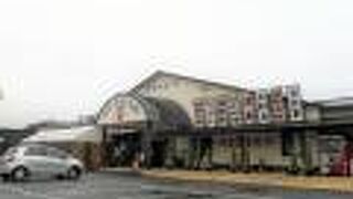 土産品とともに食事処も。