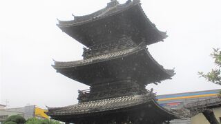 九州で２番目に古い三重塔です。