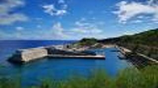 とてつもない土木工事の末にできた港