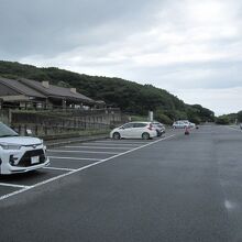 整備された駐車場に車を止めて散策です