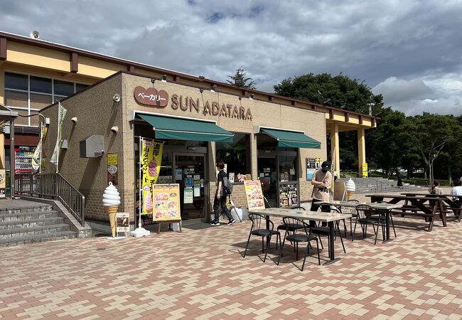 もものソフトクリームともものパン