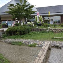 水に囲まれた道の駅