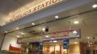 お弁当などが売られています