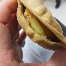 中はカスタードとりんご