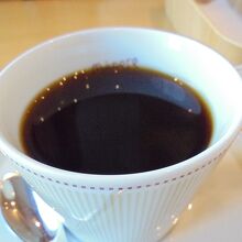 味わい深いコーヒー　カップ＆ソーサーは高級