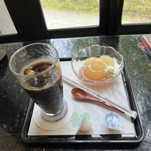 桃のゼリーです