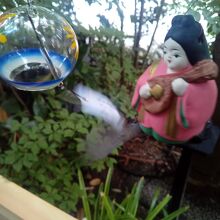 軽やかに揺れる弁天様の風鈴