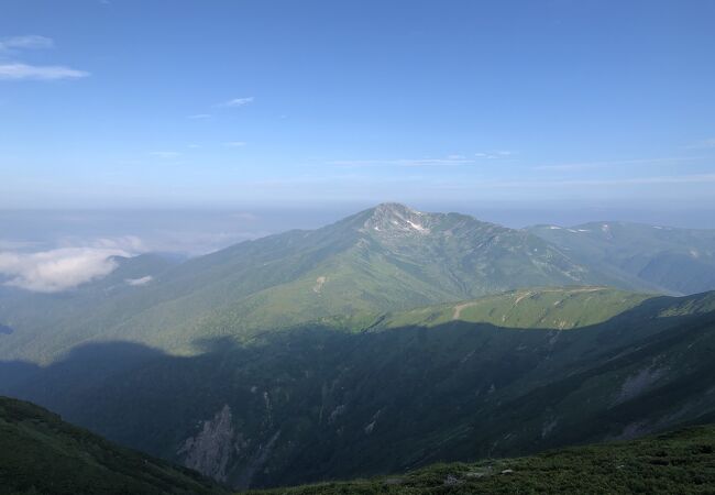 三俣山荘から歩いて1時間のとこ1時間半のところにありました、景色はとても素晴らしく、周りの山を一望できました