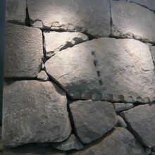 歴史散歩コーナーに、江戸城の石垣を再現して、展示してあります