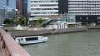 レストラン「シップス・ガーデン」のデザインは魅力的です。