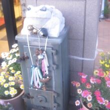 入口にいらっしゃるカエルさんの様子