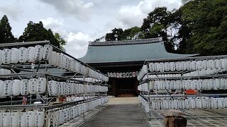 坂本龍馬や中岡慎太郎、桂小五郎の墓地が境内にあります