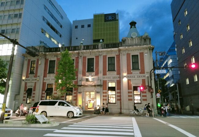 旧北國銀行京都支店の建物をリノベーションしたお店