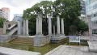 旧福岡県庁の跡地にある公園です。