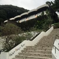 階段上にフロント