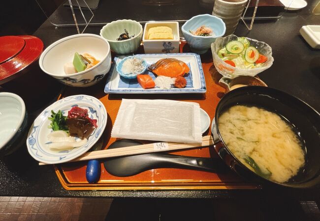 シェラトン都ホテル大阪の日本料理店で美味しい朝食を優雅に！