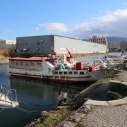 往年の小樽運河の雰囲気を残します。