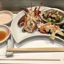 伊勢海老（1/2尾）と鮑（1/2個）の鉄板焼