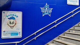 JR関内駅は横浜DeNAベイスターズを応援しています