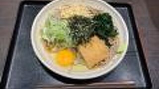 ちょっとおしゃれな雰囲気の駅そば