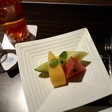 果実とアイスティー