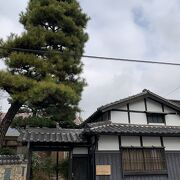 「兵庫県文化の父」と言われた富田砕花や谷崎潤一郎も住まいとした歴史建造物です。