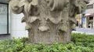 美しい柱頭が残っています。